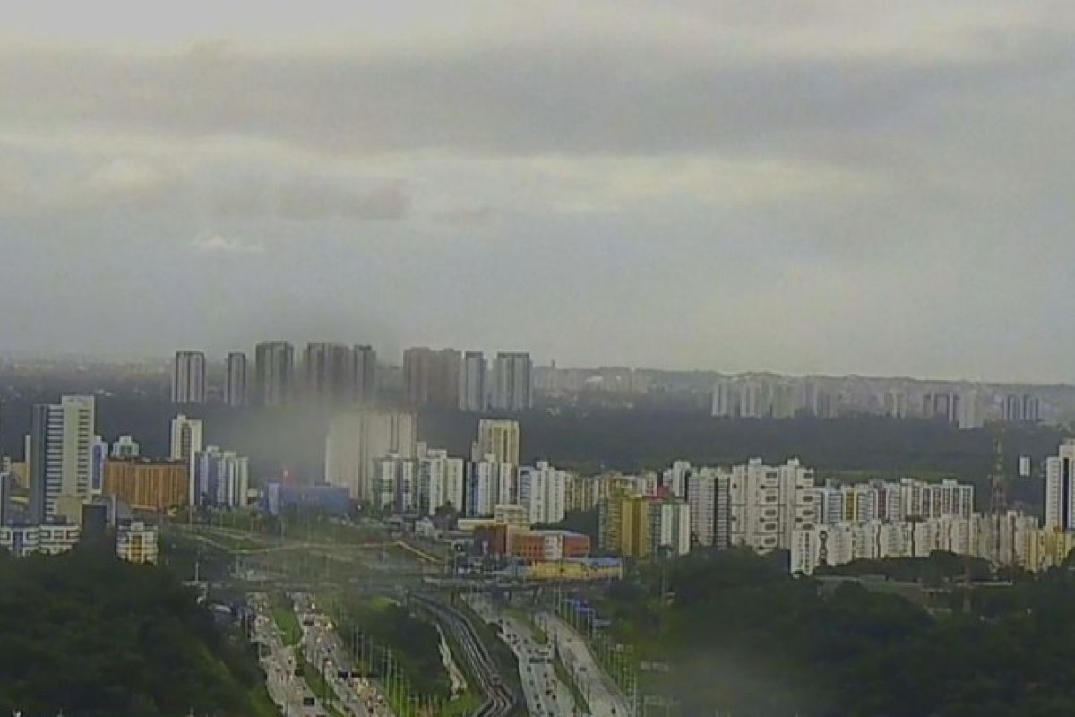 Capital baiana amanhece com chuva forte e ventania nesta sexta (23)