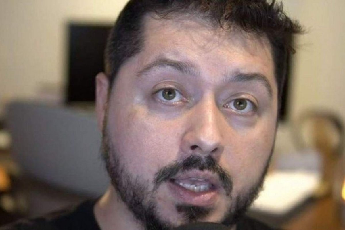 YouTube Brasil recebe críticas após escolher Atila Iamarino para vídeo sobre dúvidas relacionadas a vacina