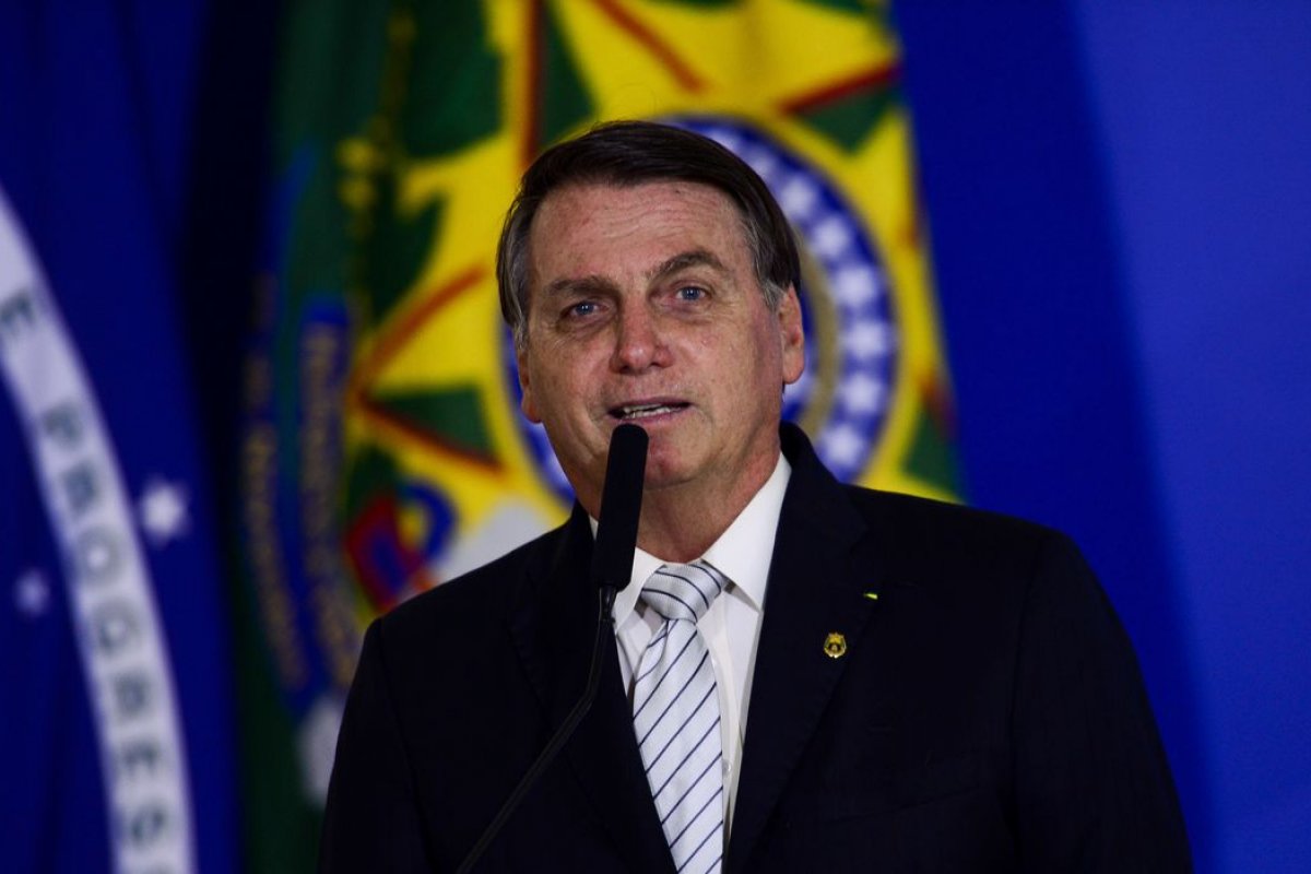 Bolsonaro diz que Coronavac não tem comprovação científica e defende tratamento precoce contra a Covid