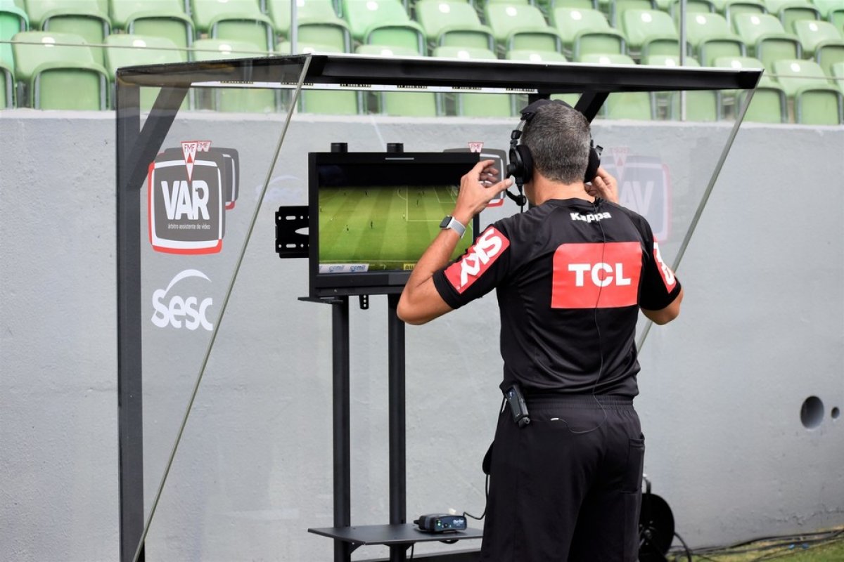 VAR encerra primeiro turno com elevado número de intervenções