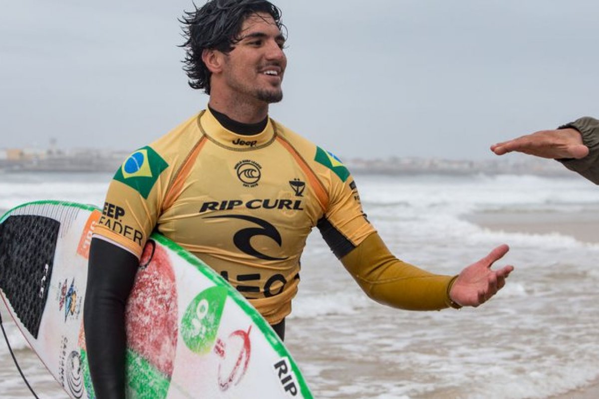 Olimpíada de Tóquio: alerta de tufão deixa surfistas animados