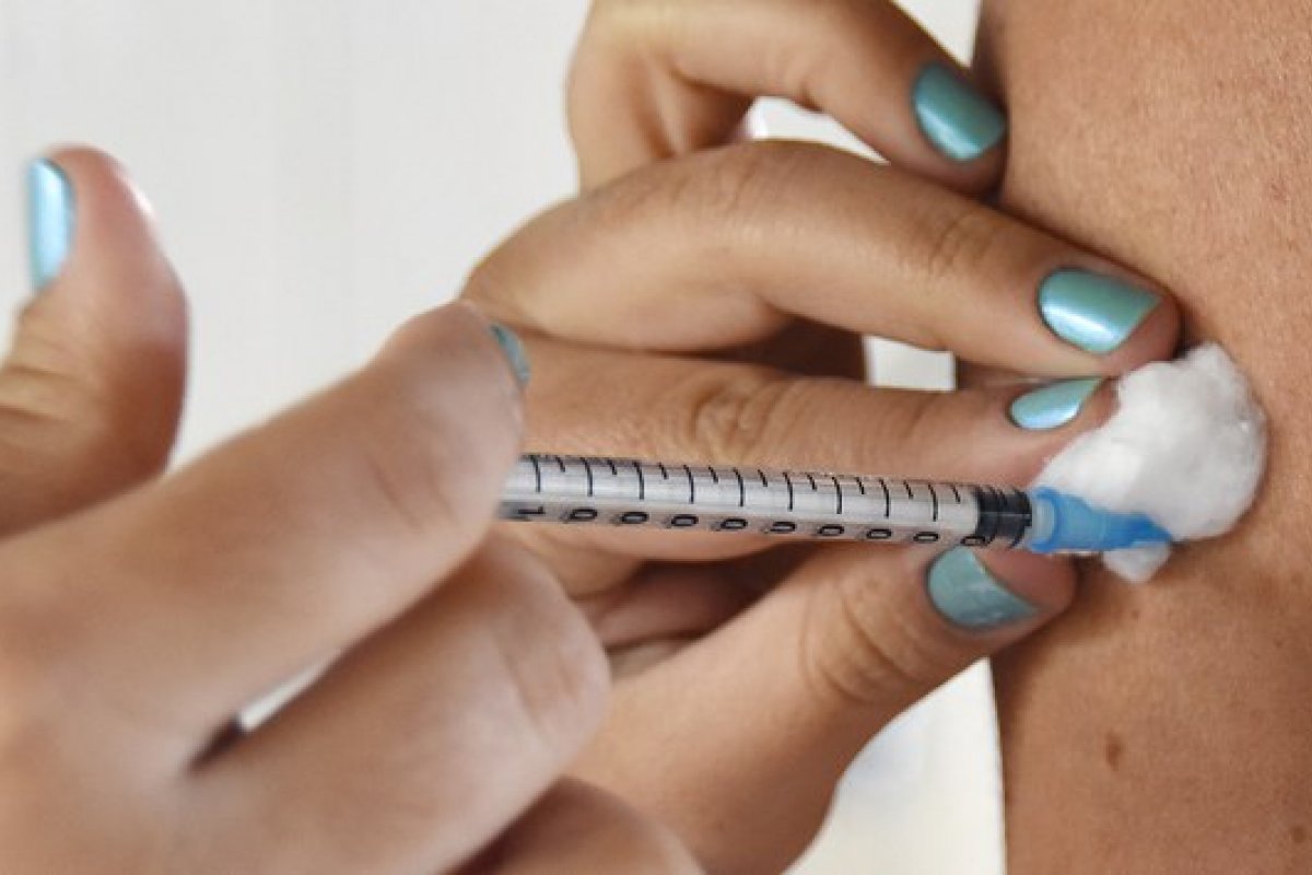 Mais de 55 mil idosos podem ter sido salvos pelas vacinas Covid-19, diz estudo da Fiocruz