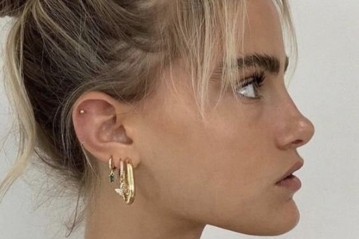 O mix de furos na orelha é tendência; veja inspirações