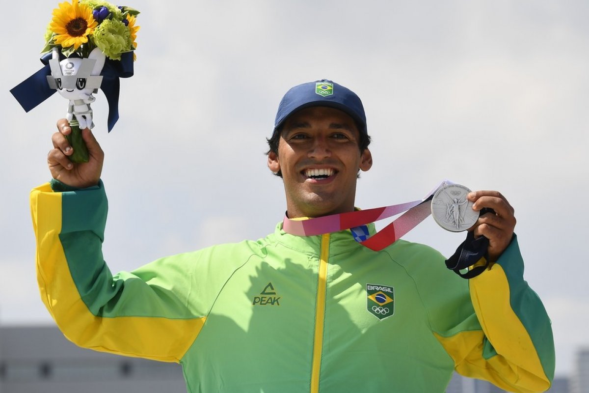 Vídeo: Brasileiro Kelvin Hoefler conquista primeira medalha do Brasil nas Olimpíadas 2020.