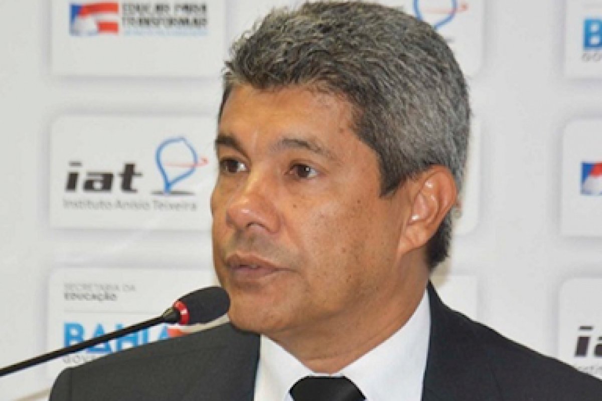 “O que justifica não estarem na sala?”, diz secretário sobre professores vacinados com duas doses