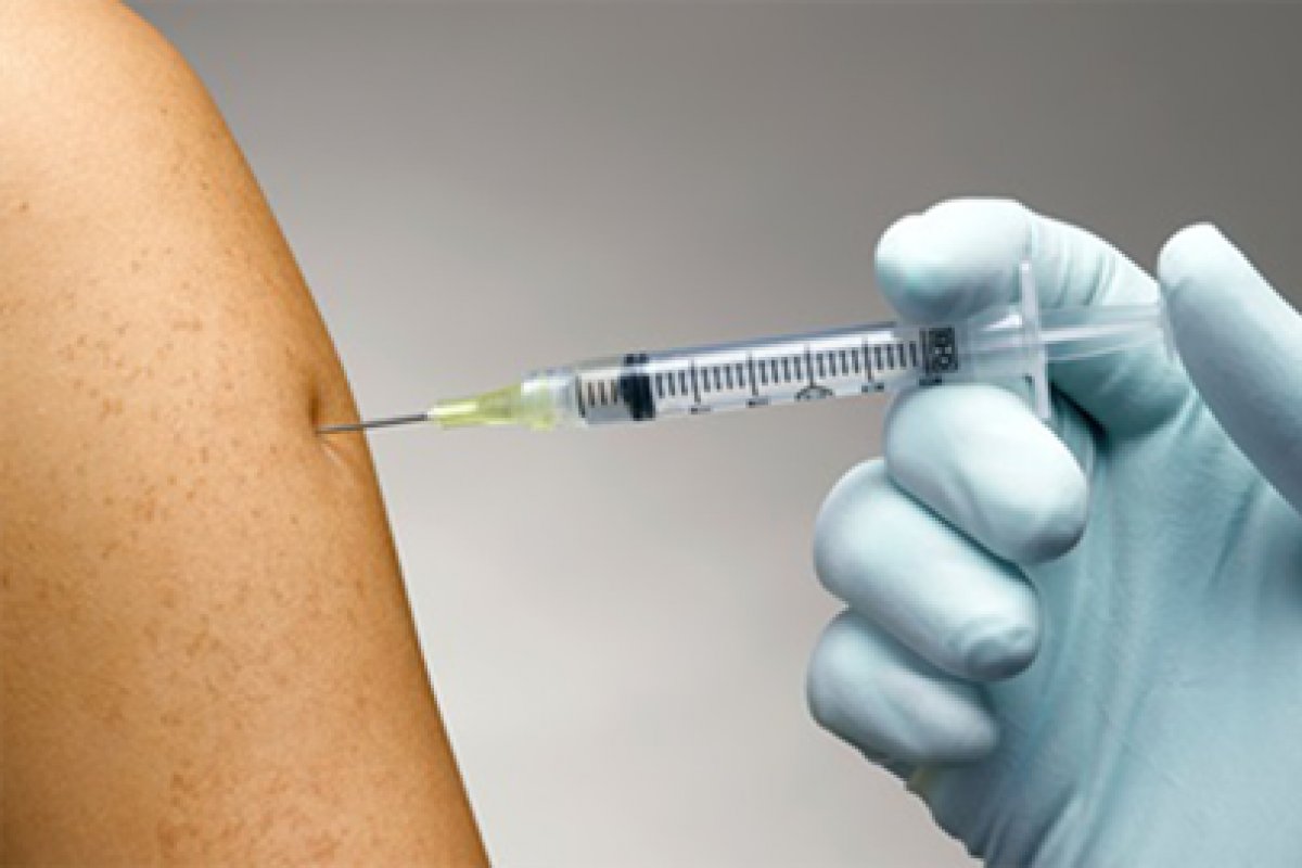 Estudo aponta que vacina mista com AstraZeneca e Pfizer aumenta nível de anticorpos