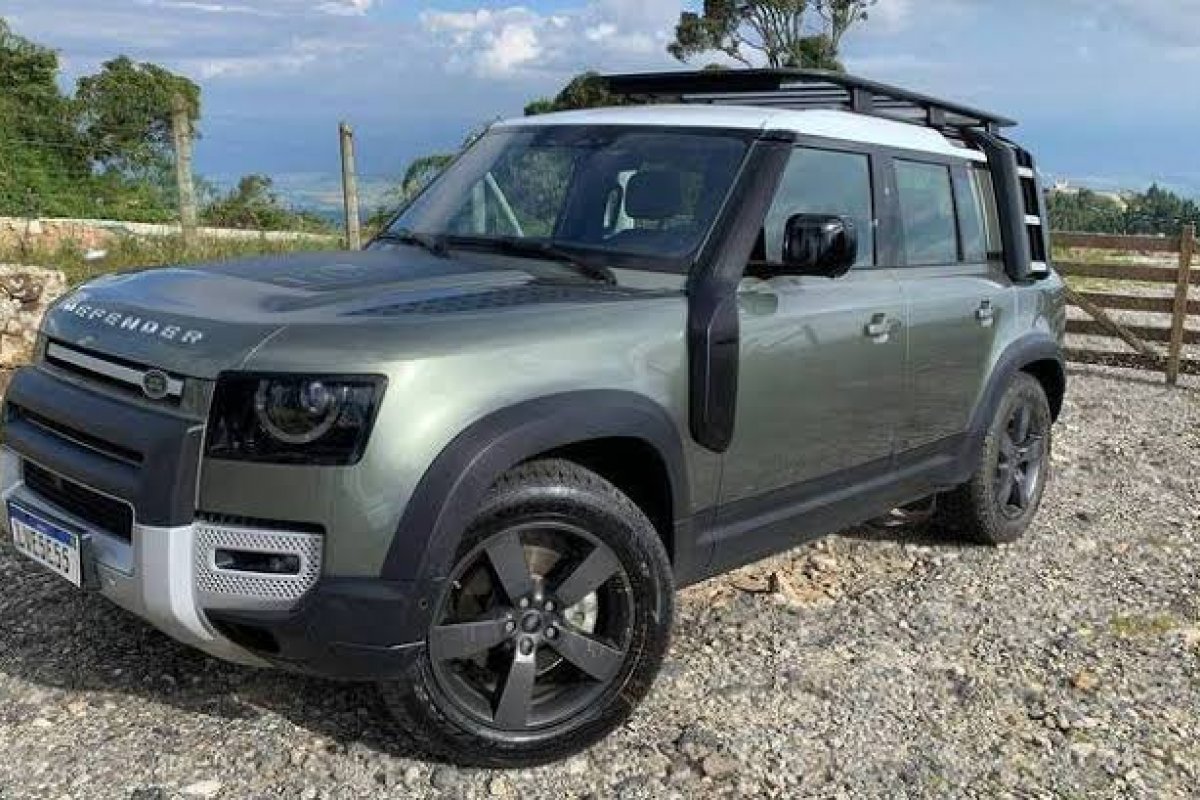 Land Rover Defender com motor a gasolina chega à linha 2022 mais caro: veja
