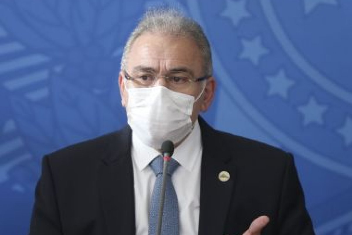 Ministro da saúde diz que intervalo de vacina da Pfizer deve ser reduzido de 3 meses para 21 dias