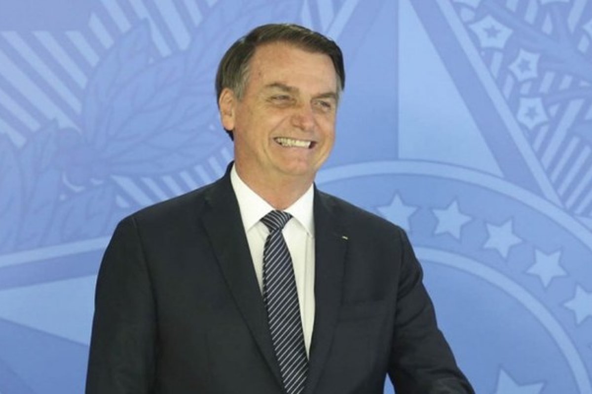 Bolsonaro afirma que sancionará Projeto de Lei que amplia posse de arma no campo