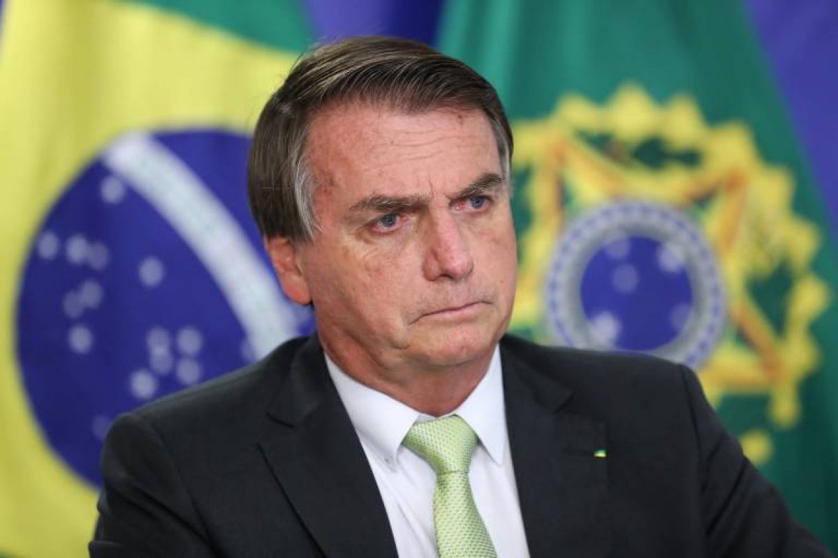 Bolsonaro afirma que Barroso é "de esquerda" e cita Lula: "Candidato dele".