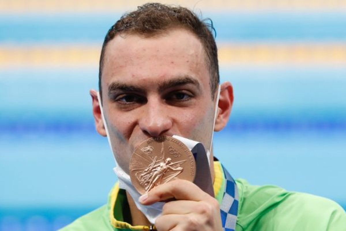 Fernando Scheffer bate recorde sul-americano na natação e conquista bronze olímpico para o Brasil