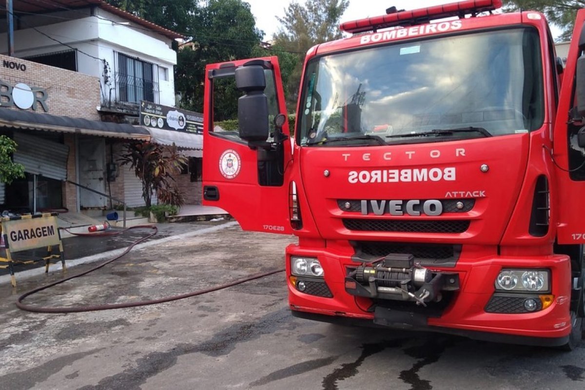 Incêndio atinge restaurante no bairro da Santa Cruz, em Salvador