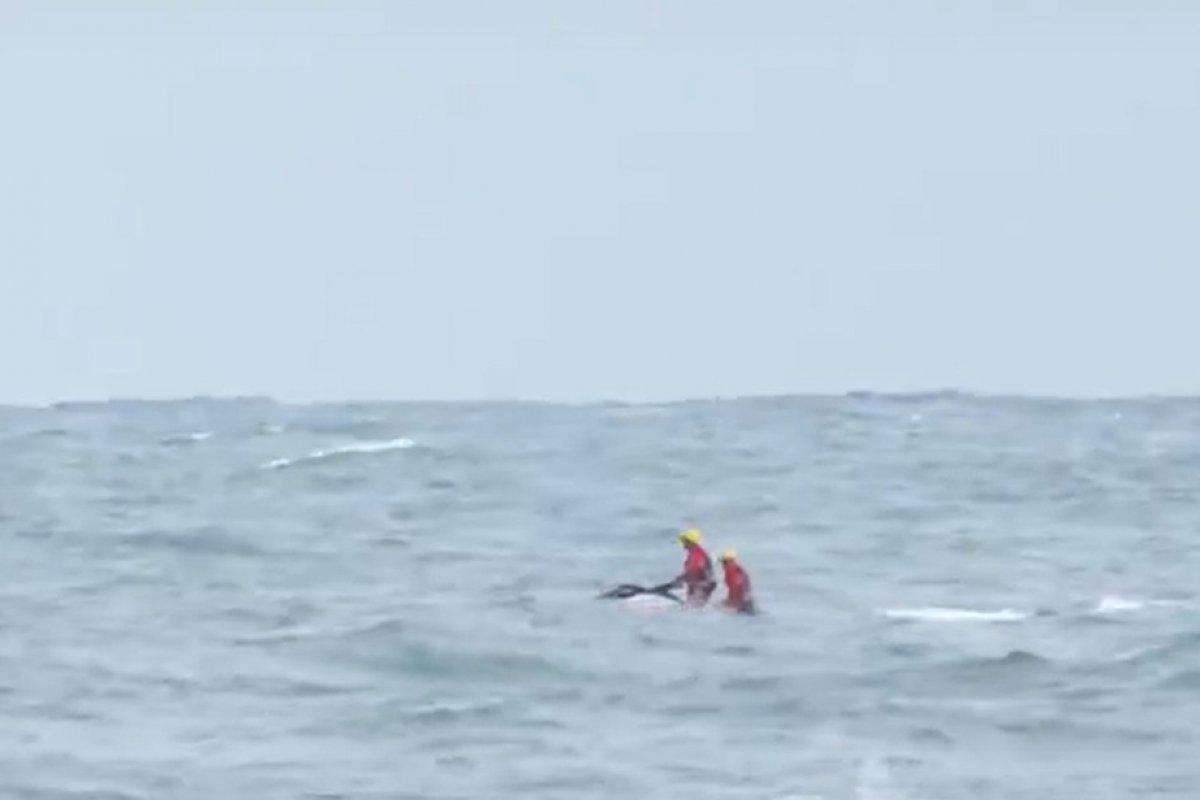 Bombeiros encontram corpo na praia de Itapuã em Salvador