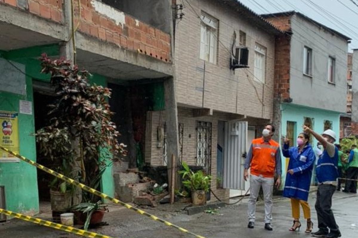 Imóvel em Salvador, no bairro Sussuarana, é evacuado por risco de desabamento