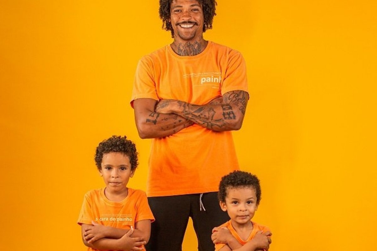 Marca baiana convida pais reais para apresentarem estampa especial