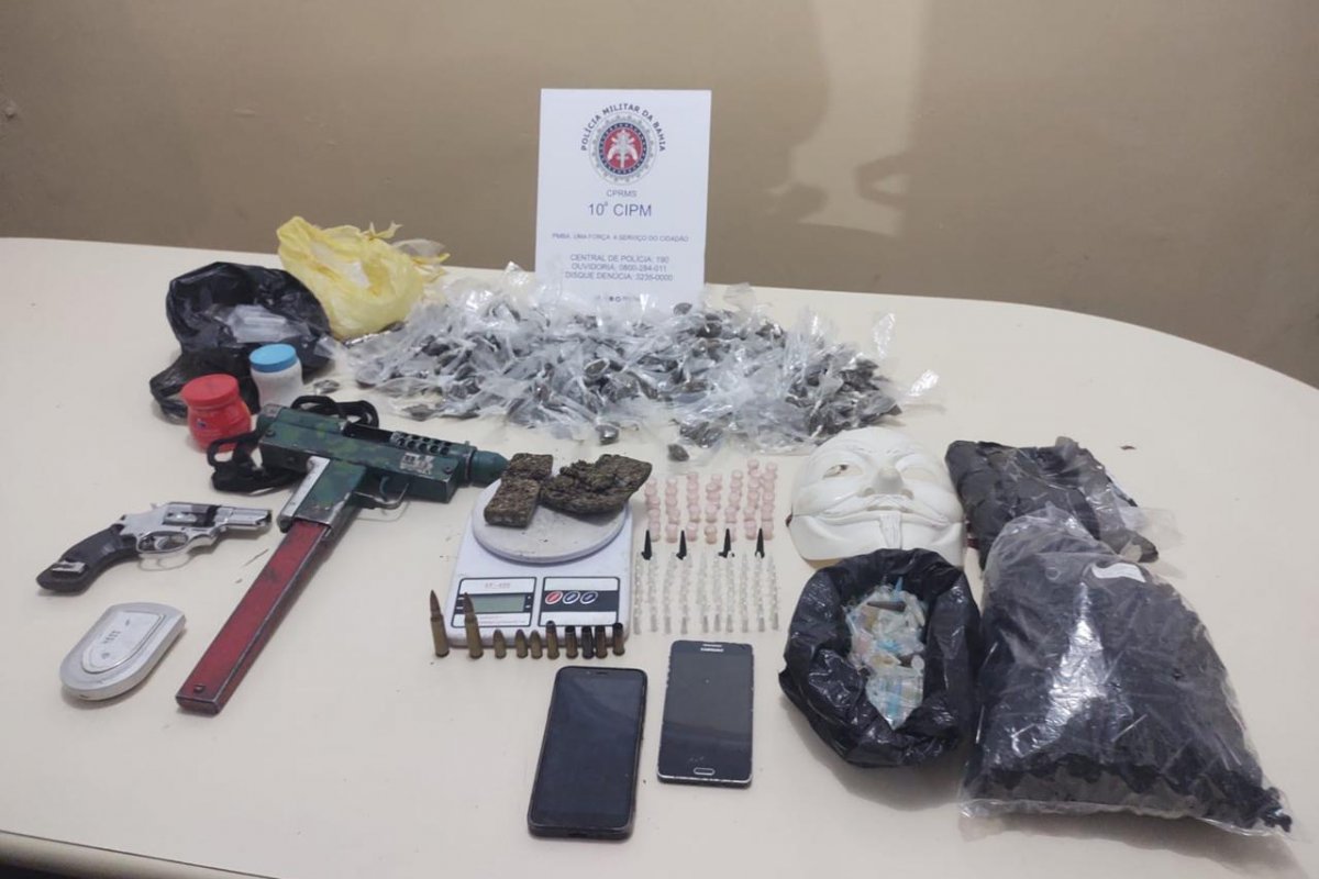 Polícia apreende armas e drogas em São Sebastião do Passé