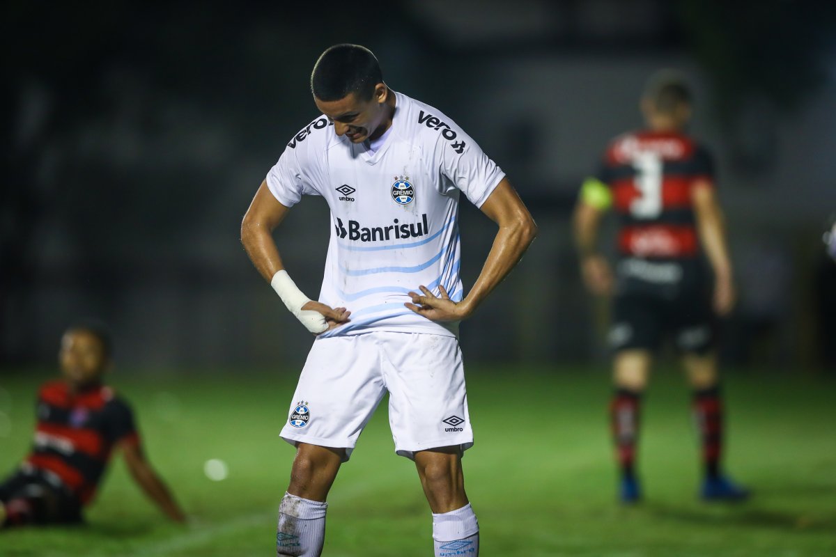 Com autoridade, Grêmio goleia Vitória no Barradão e garante vantagem na ida das oitavas da Copa do Brasil