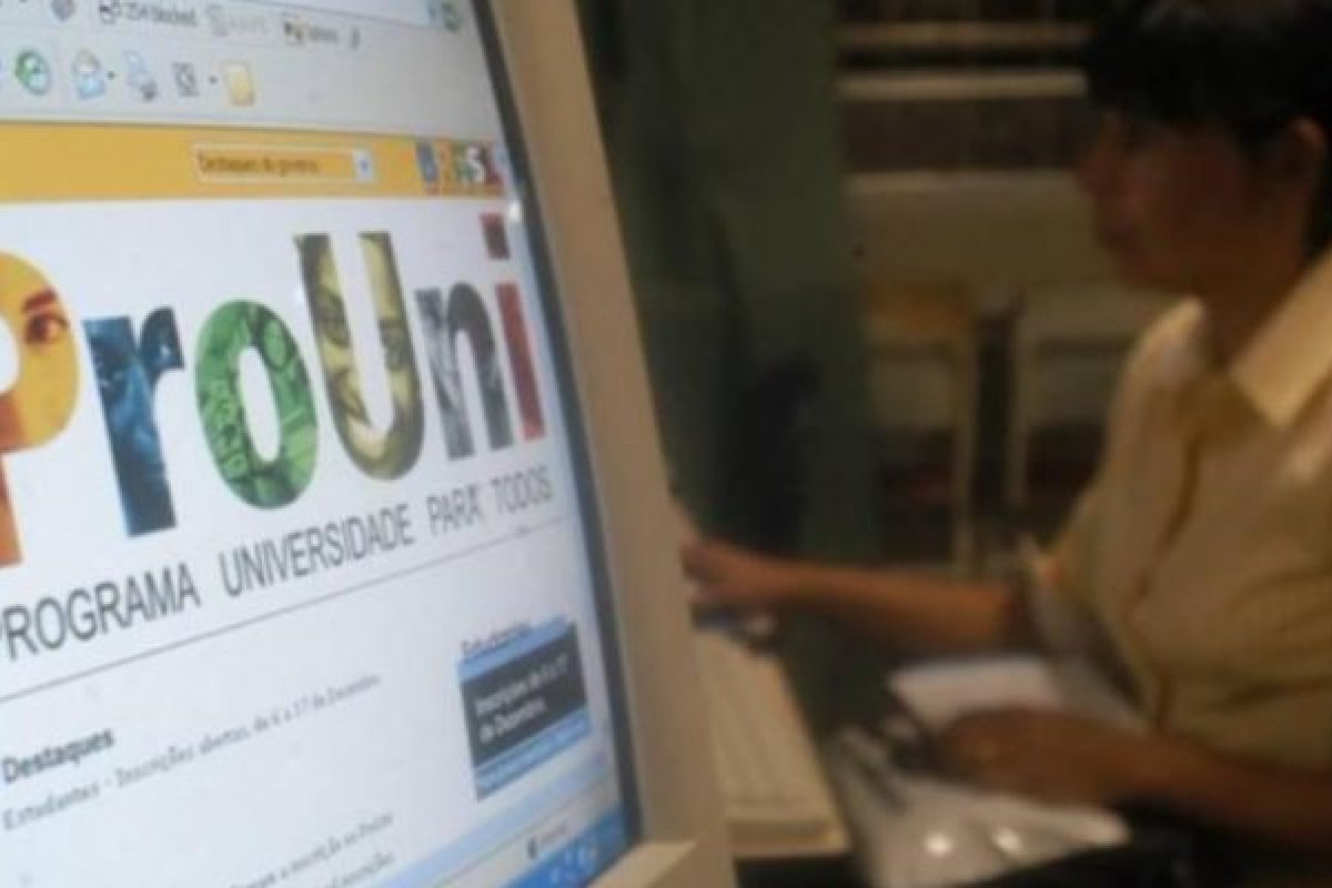 Participantes aprovados no Prouni têm até hoje para validar informações junto à instituição