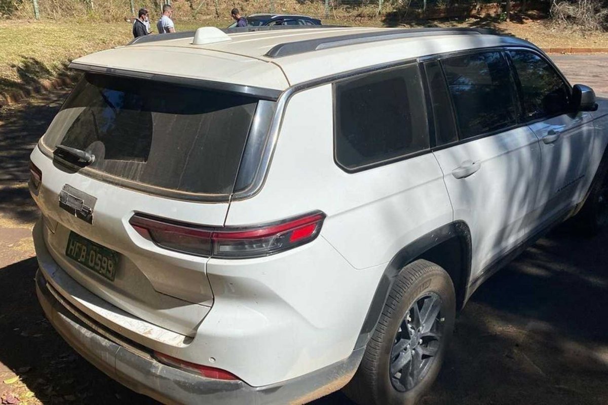 Jeep Cherokee L rodando no país indica lançamento próximo