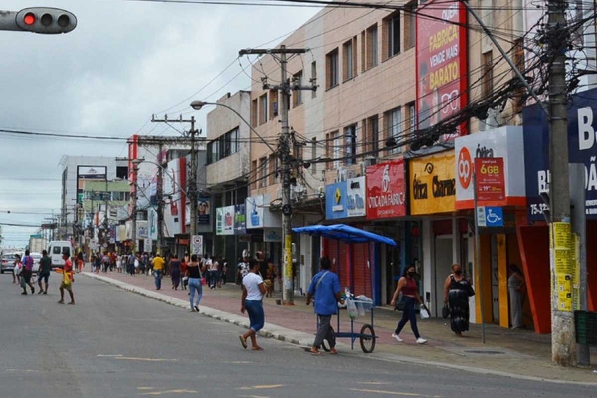 Prefeitura de Feira de Santana altera horário do toque de recolher e diminui restrições