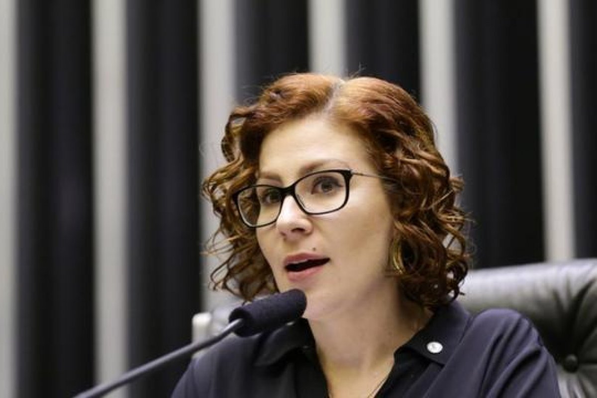 "Se fosse a primeira dama, como seria?" questiona Carla Zambelli sobre o caso Joice Hasselmann