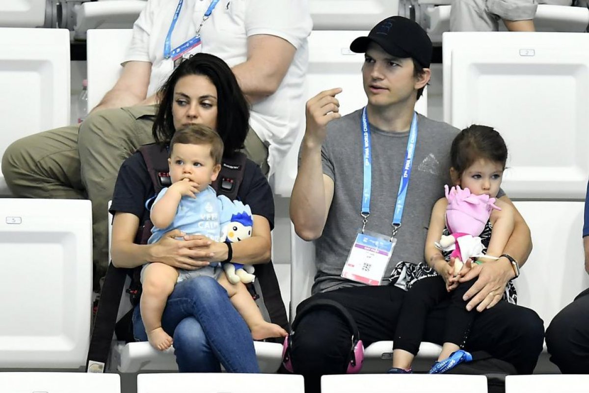 Ashton Kutcher e Mila Kunis revelam que não tomam banho todos os dias