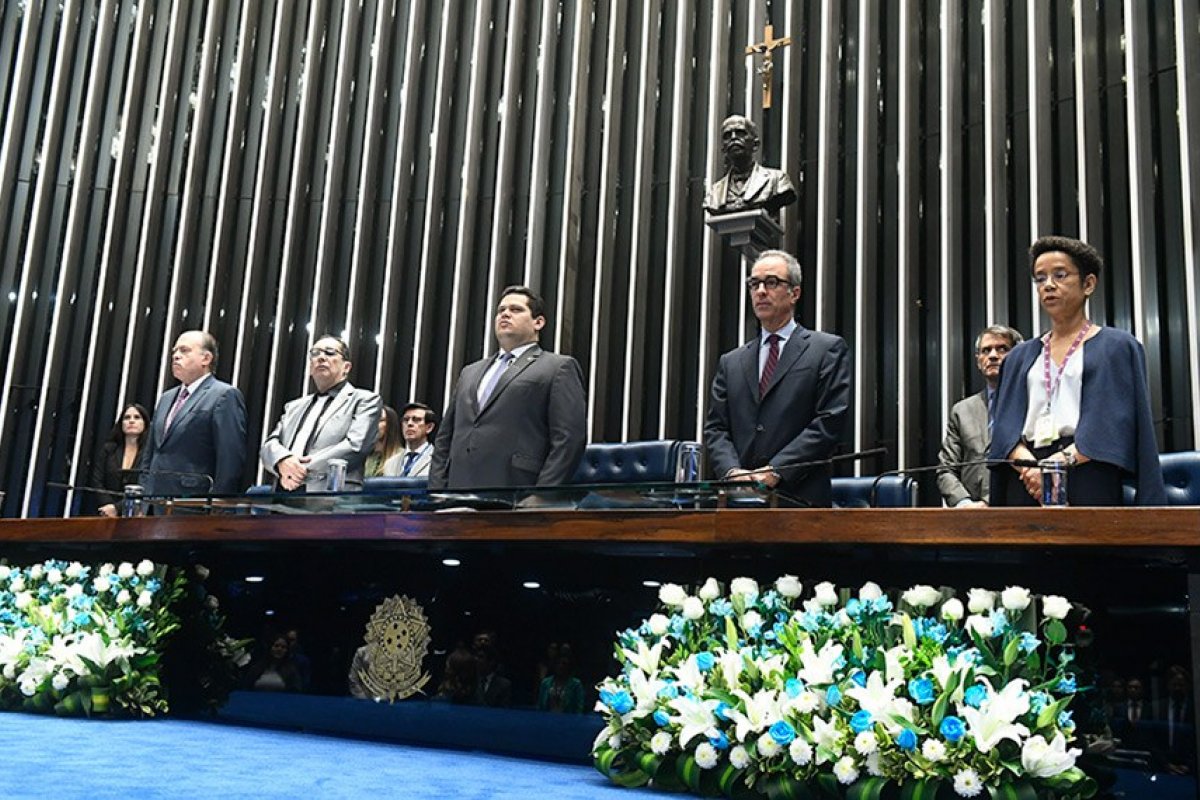 Pressa e afrouxamento da lei