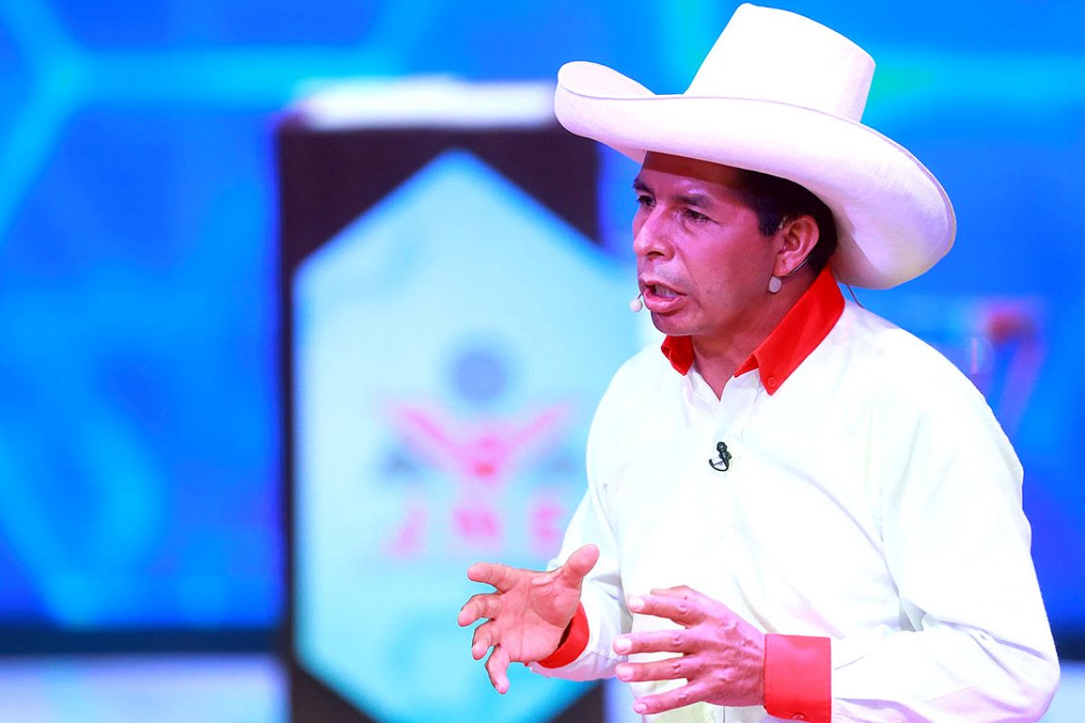 Castilho assume presidência do Peru e defende país sem corrupção