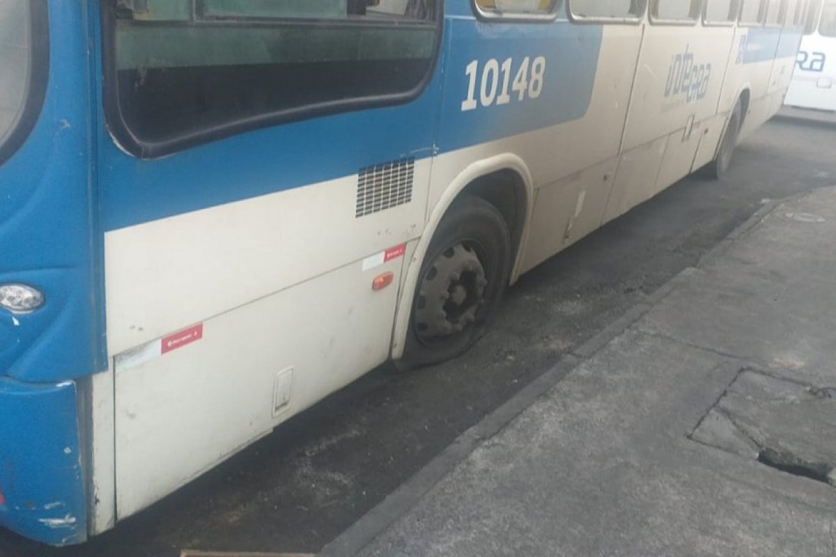 Semob identifica responsáveis por vandalizar ônibus municipais