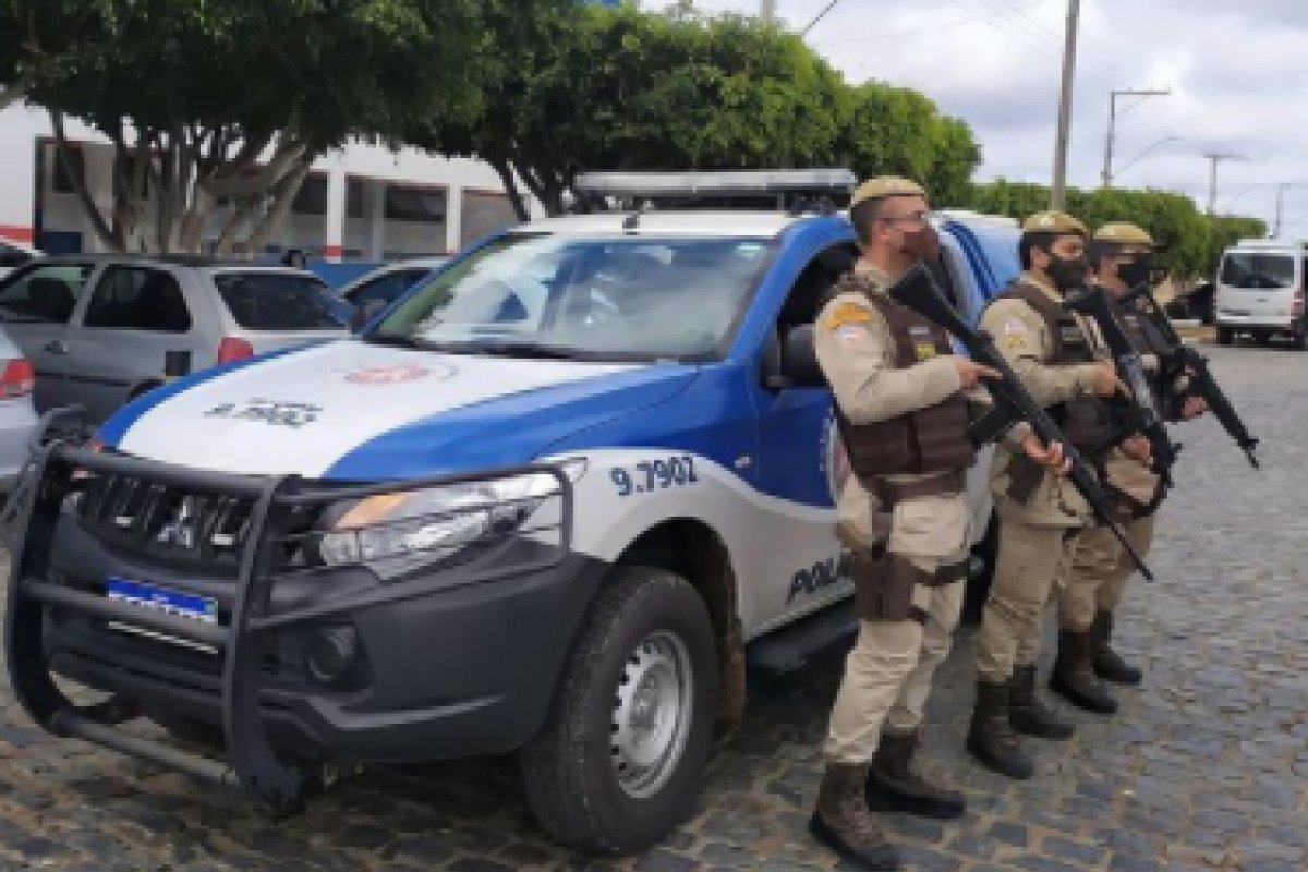 Suspeitos de envolvimento com execução de PMs são mortos em confronto