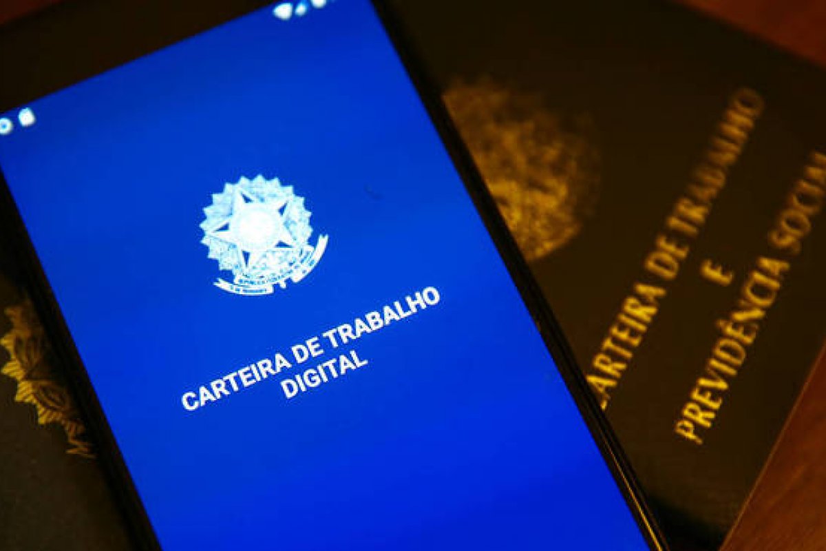 Pedidos de seguro-desemprego têm queda de 21% entre 1º semestre de 2020 e 2021