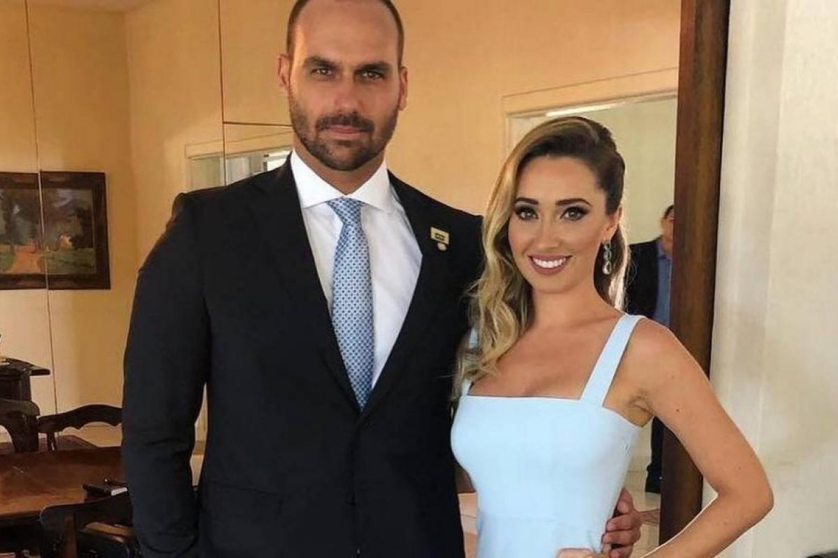 Após reportagem, grupo Globo pede desculpas à mulher de Eduardo Bolsonaro