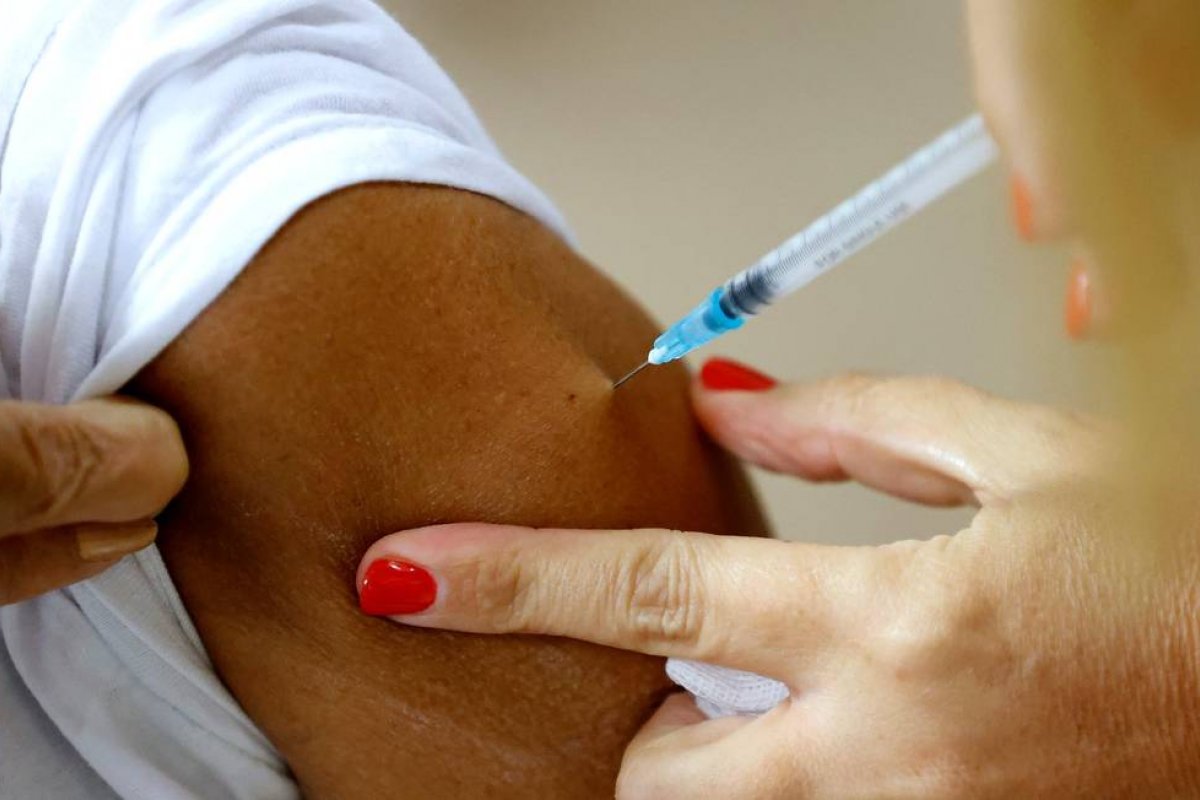 Israel vai oferecer dose de reforço da Pfizer para maiores de 60 anos