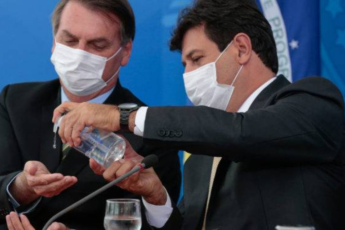 “Não minta, presidente. Ninguém te proibiu de nada”, diz Mandetta a Bolsonaro