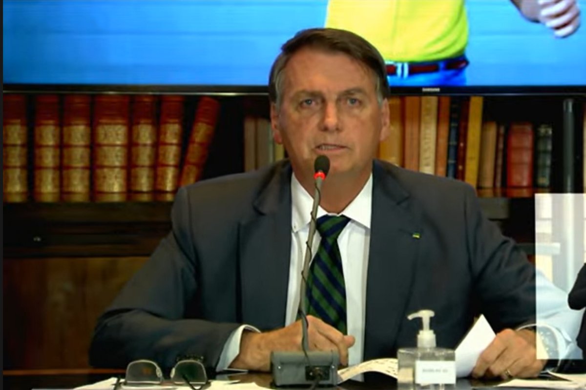 "Não temos provas, mas indícios" diz Bolsonaro sobre fraude eleitoral