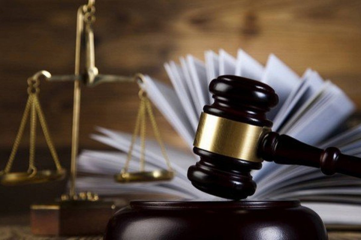 Empresa demite funcionária por justa causa ao viajar após ter pedido isolamento domiciliar