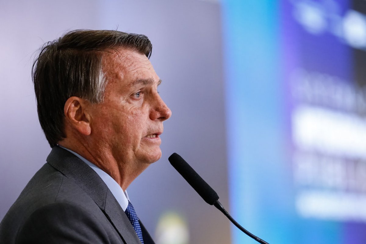 Bolsonaro afirma que vetará aumento do fundo eleitoral acima da inflação calculada a partir de 2018
