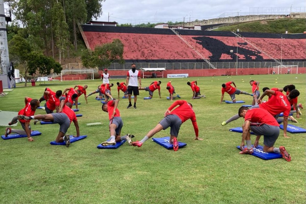 Precisando vencer para deixar Z-4, Vitória recebe invicto Avaí no Barradão