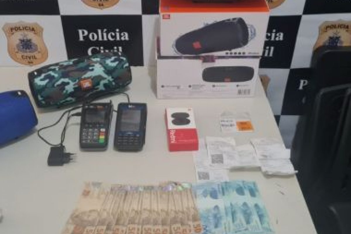 Homem suspeito de estelionatários é preso com notas falsas