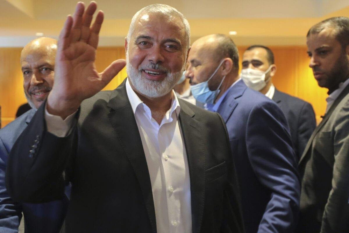 Ismail Haniyeh é reeleito chefe do movimento palestino Hamas