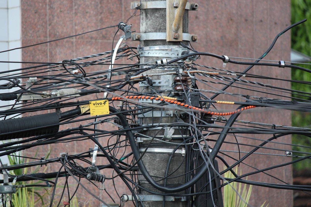 Dois homens morrem após receberem descarga elétrica em Santa Luzia, no sul da Bahia