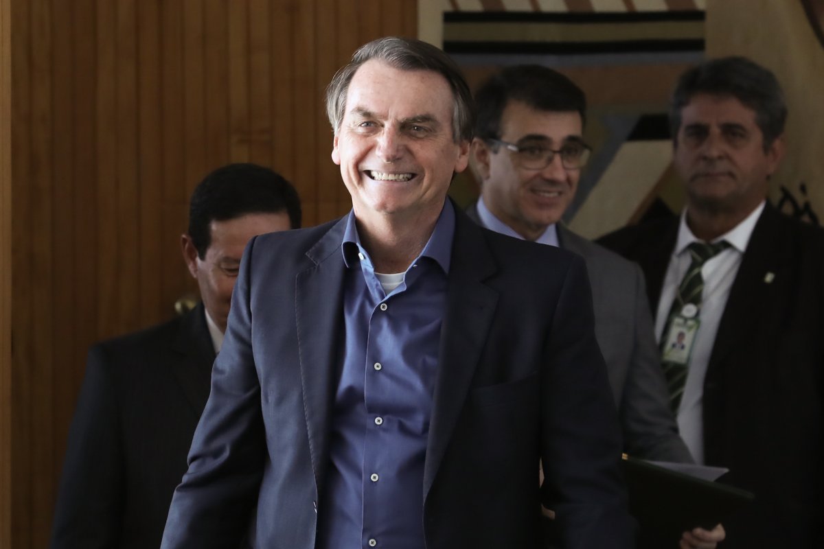 Bolsonaro aprova lei que amplia posse de arma em propriedades rurais
