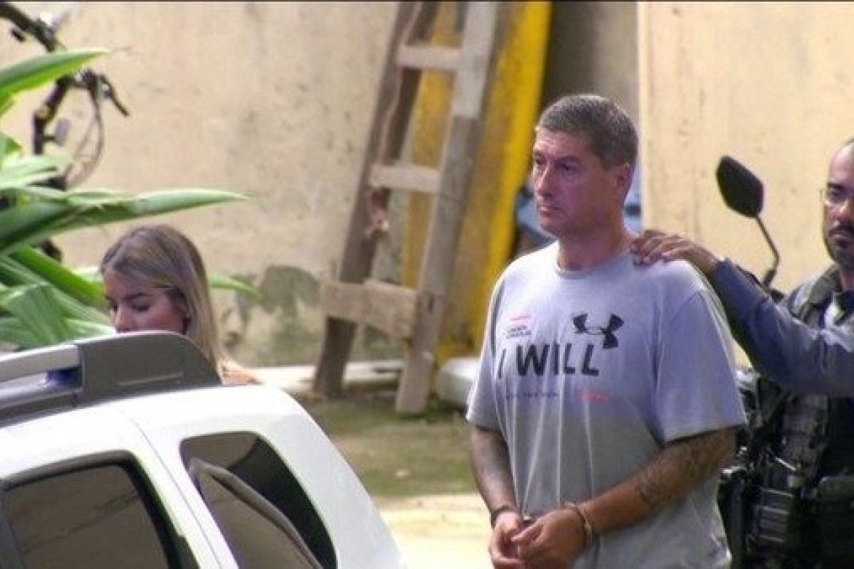 Anotações encontradas na casa de Ronnie Lessa, preso pela morte de Marielle, ligam PM ao ex-vereador Girão 