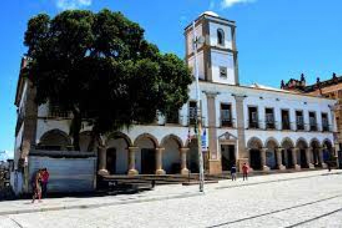 Projeto prevê isenção de taxa para estabelecimentos com alvarás suspensos