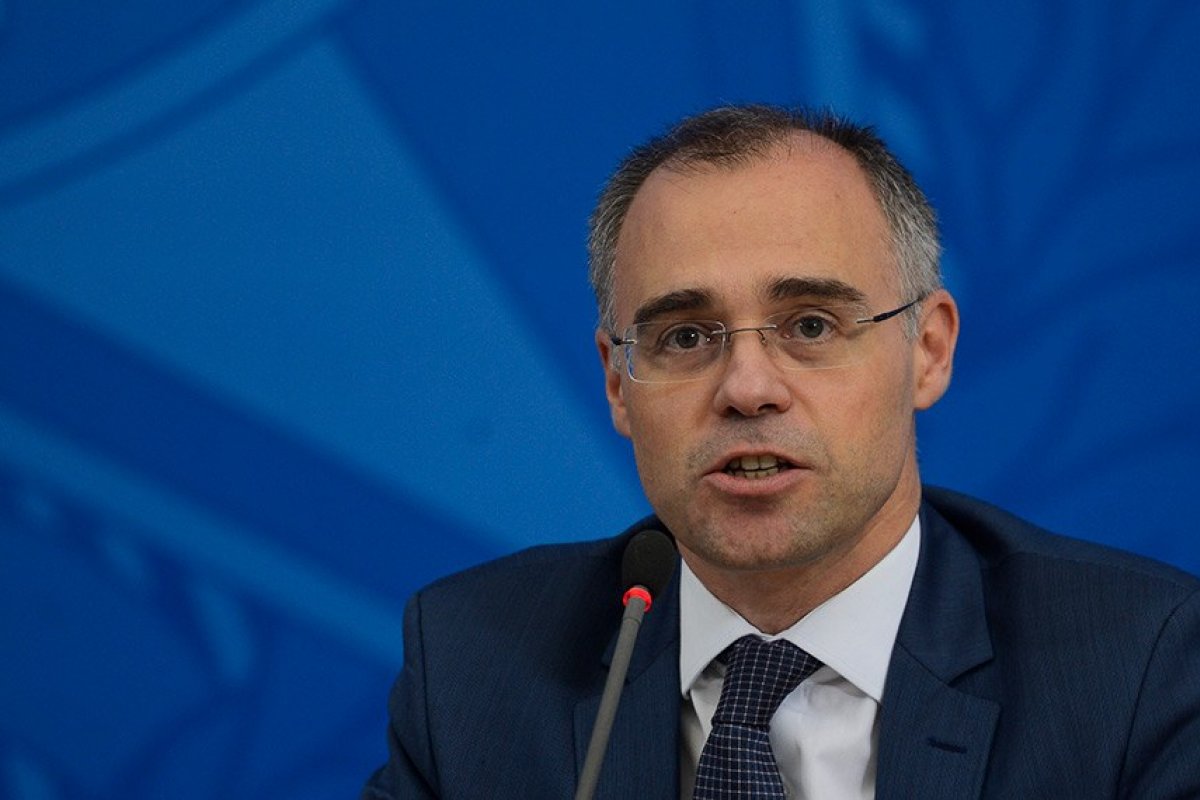 André Mendonça esteve na Bahia para pedir apoio de Jaques Wagner para o STF