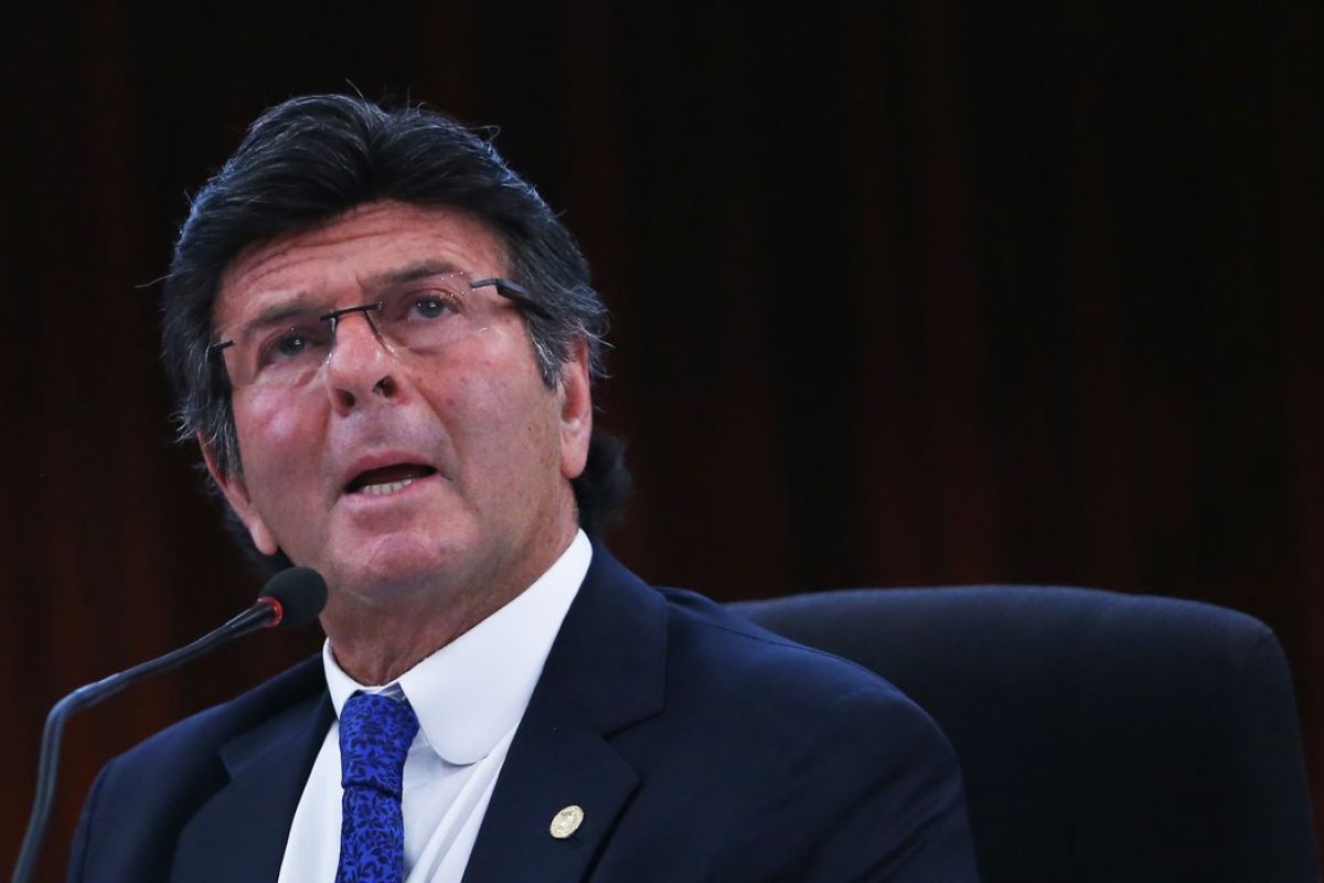 "Em uma democracia não há superpoderes", fala presidente do STF