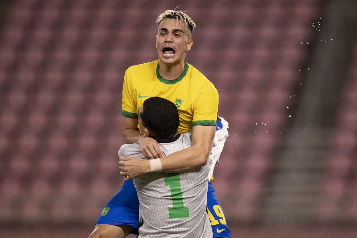Após empate no tempo normal, Brasil vence o México nos pênaltis e segue em busca de ouro