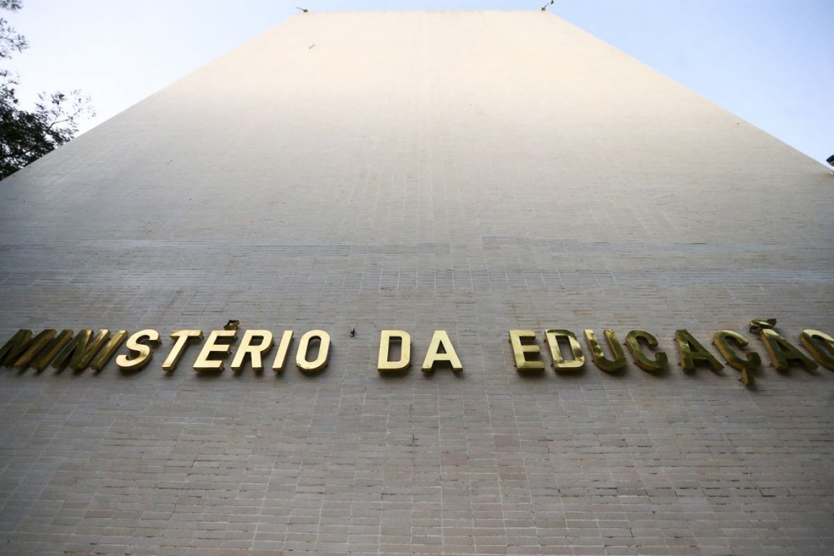 MEC que aumentar participação da família na vida escolar do estudante 