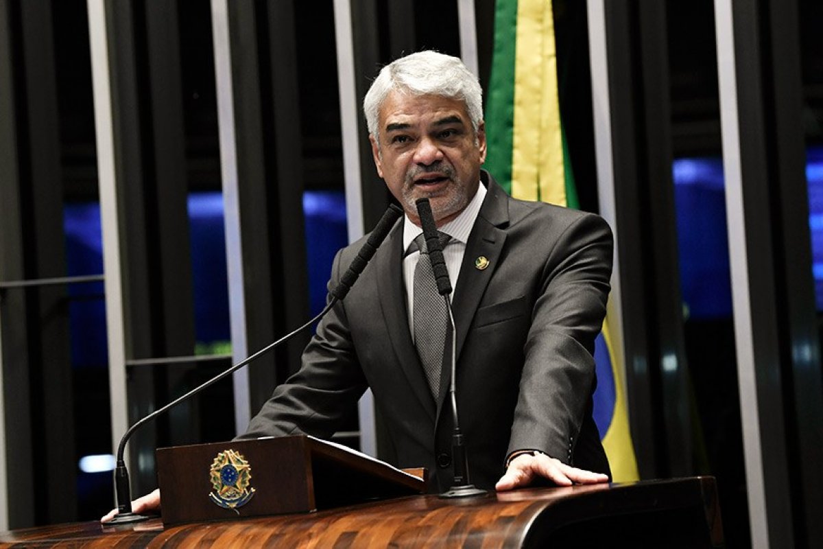 "Ele está protegendo alguém", diz Humberto Costa sobre reverendo Amilton