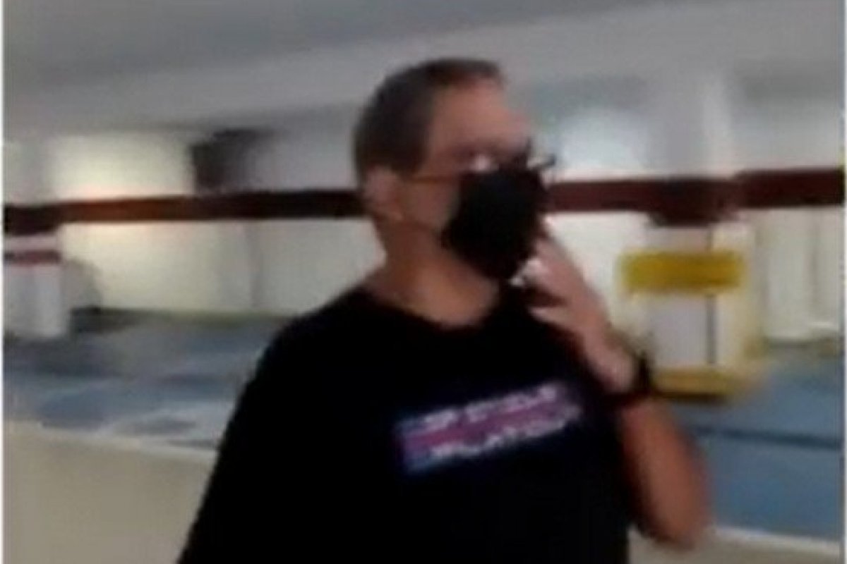 Entregador por aplicativo relata ter sido chamado de "macaco" dentro de estabelecimento na Bahia